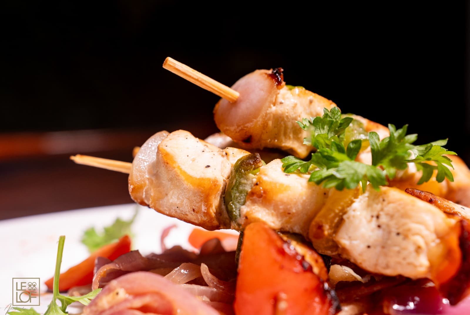 Décor chic et ethnique de l'intérieur du restaurant